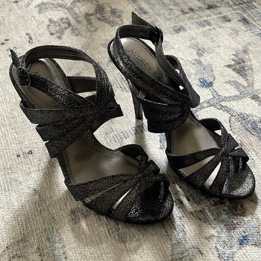 Audrey Brooke Size 6.5 Dress heels